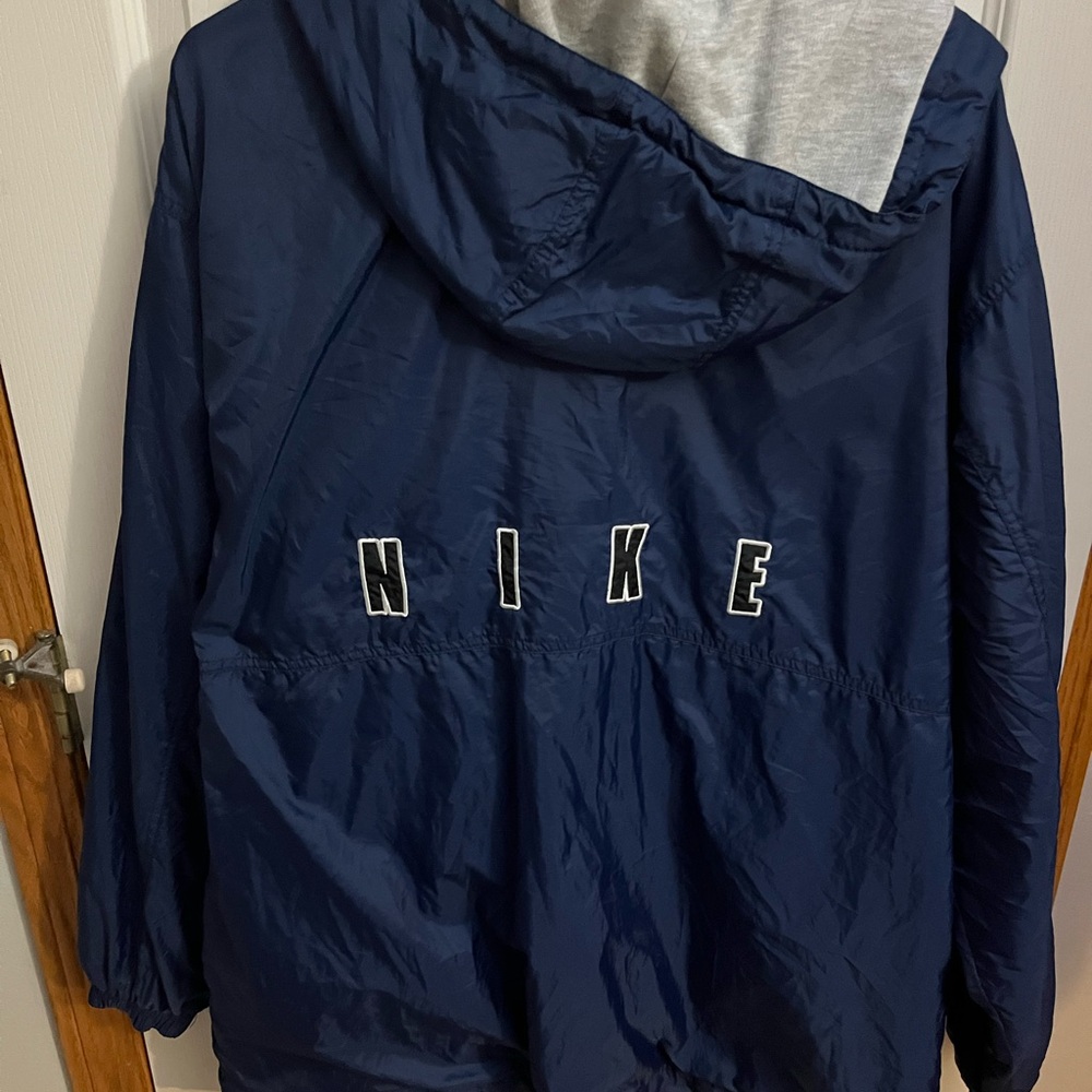 Vintage Nike Men's Deep Blue Hooded Windbreaker - Picture 4 of 5